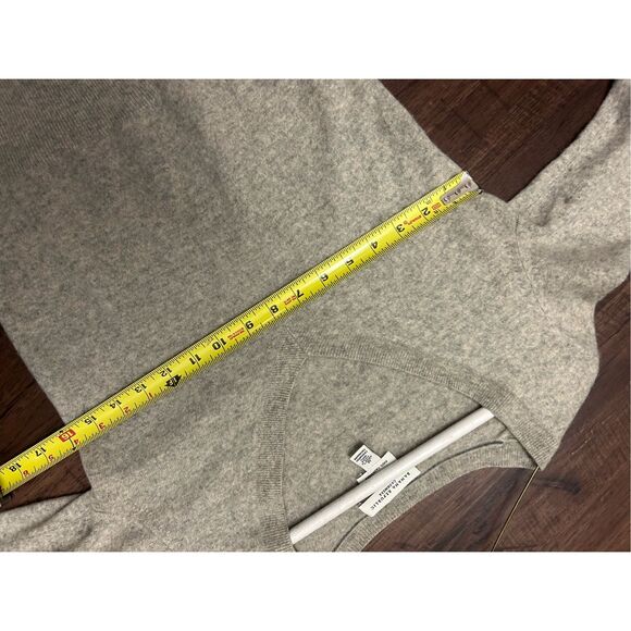 Banana Republic 100% Cashmere V-Neck Sweater, Sz Medium + - Picture 4 of 7